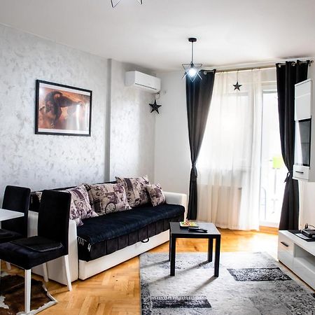 Appartement Apartman Black Star à Novi Sad Extérieur photo