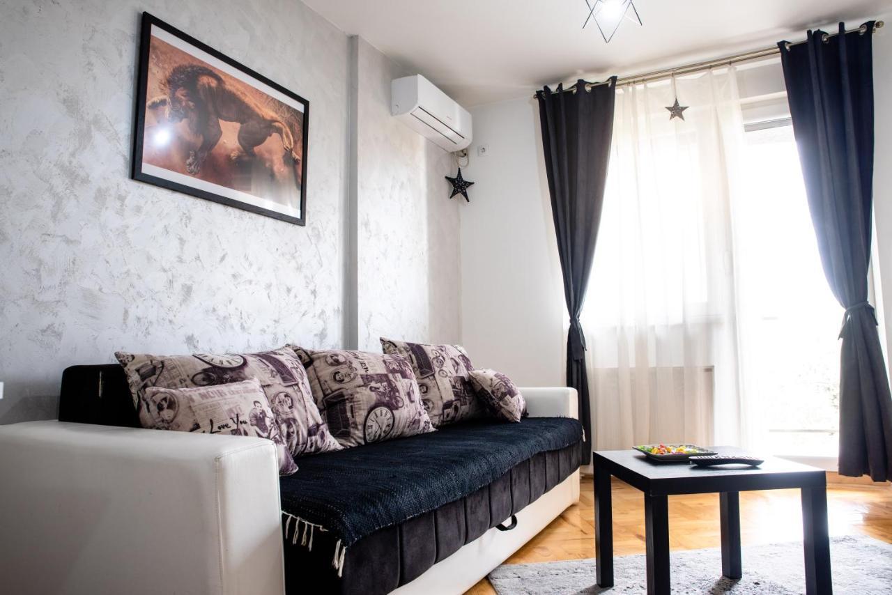 Appartement Apartman Black Star à Novi Sad Extérieur photo